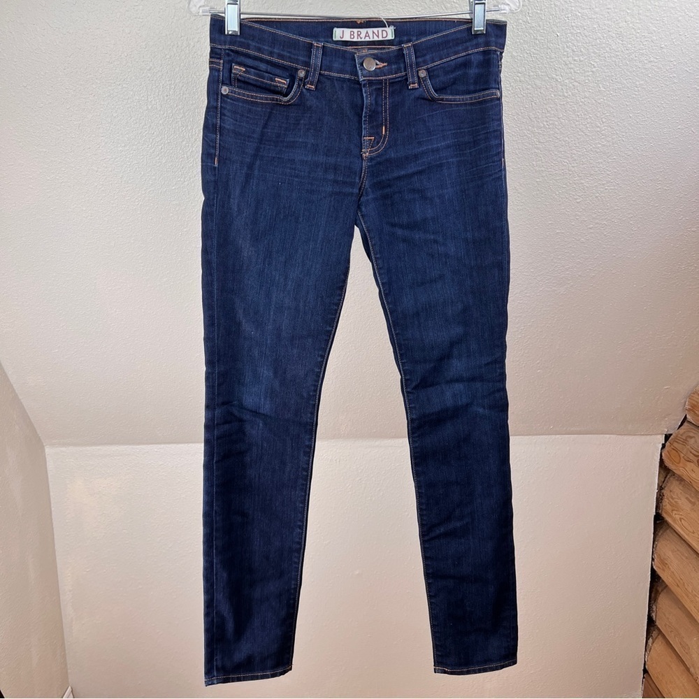 J BRAND ‘The Skinny’ Jeans. Dark Wash. Size 26. 62% Cotton • 28% Elastane